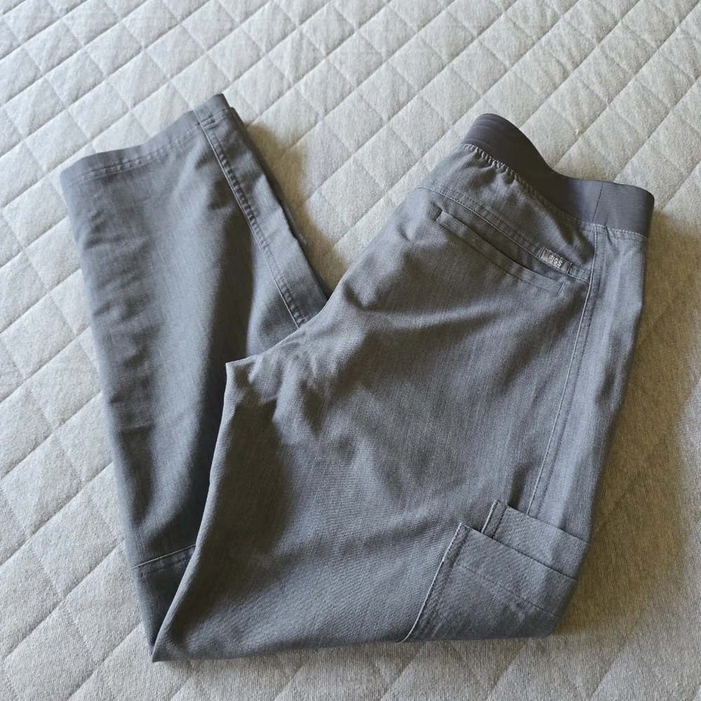 Figs Gray Cargo Pants with Comfortable‎ Fit and Modern Design